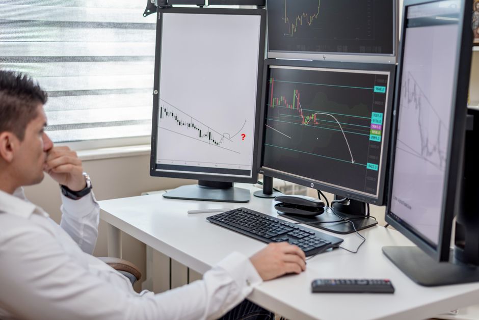 High-volume trading terminal with multiple order execution windows