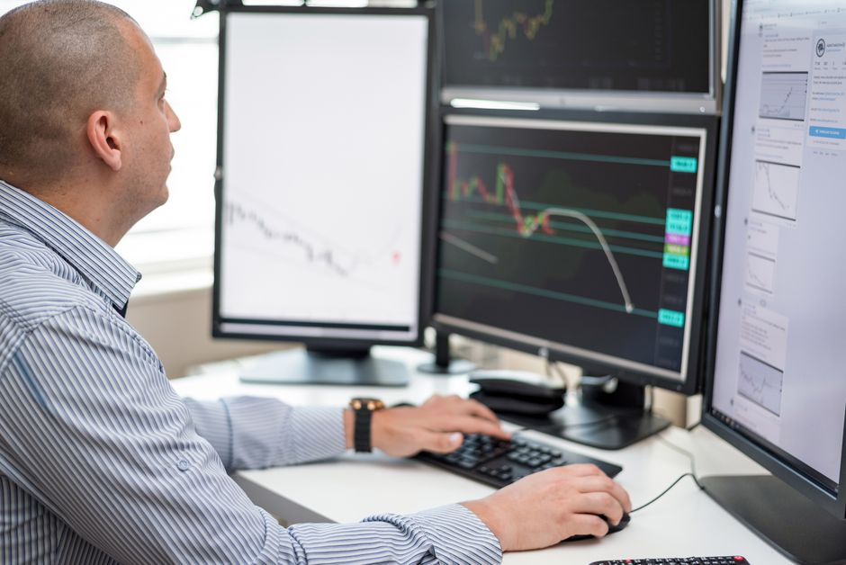 Prop firm challenge evaluation interface with daily drawdown rules