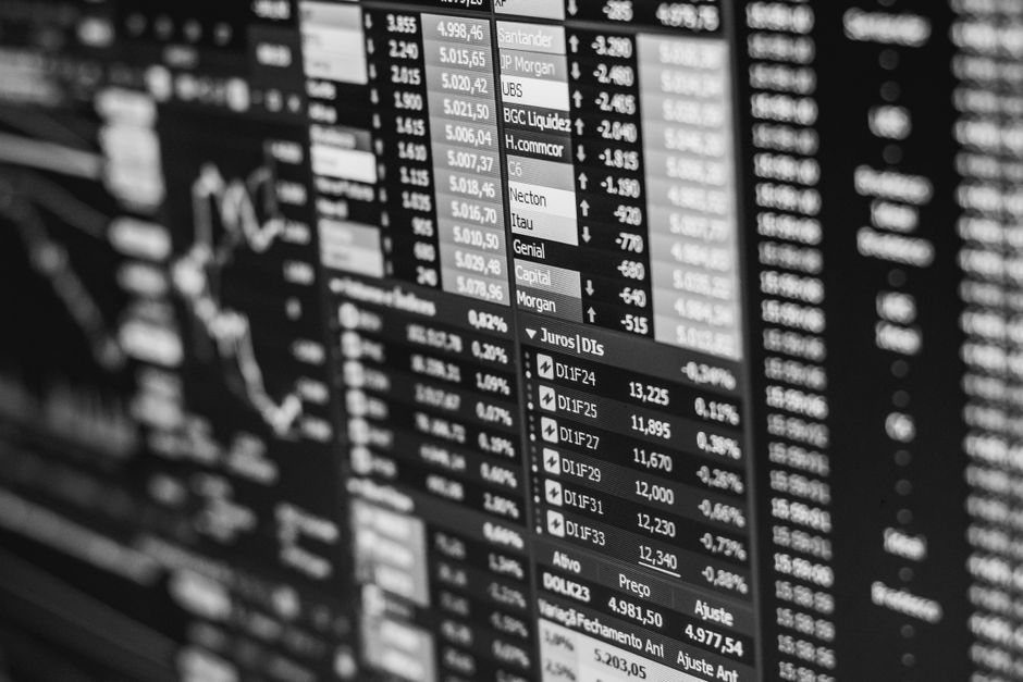 Trading software displaying position sizing models and automated stop loss calculations