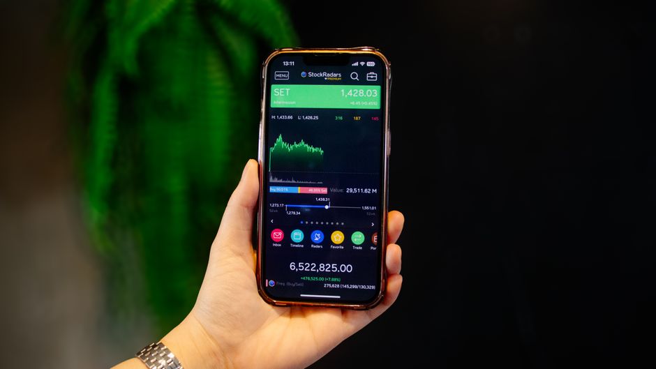 Disciplined trader managing risk and capital preservation at a trading terminal